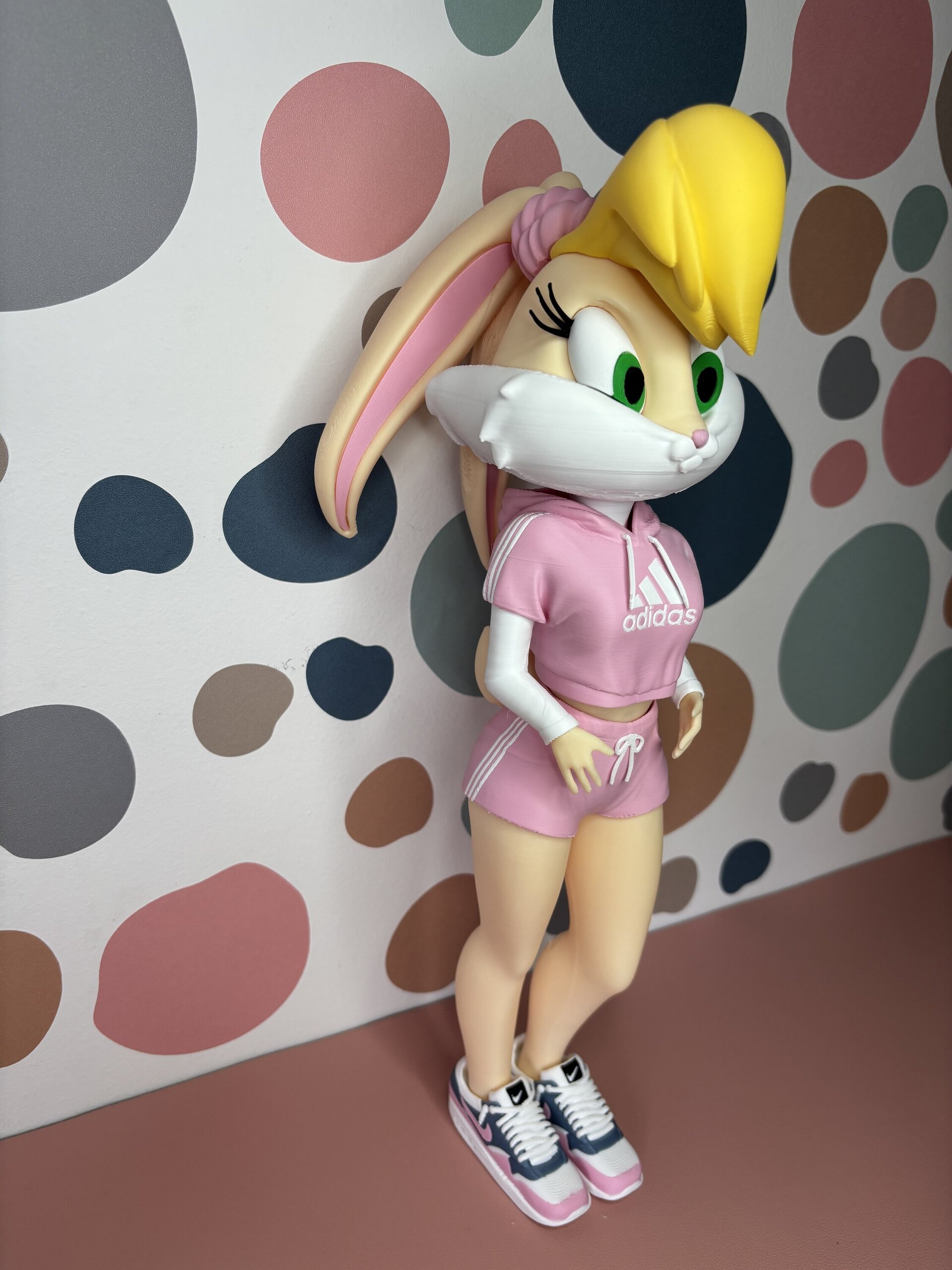 LOLA BUNNY - 2